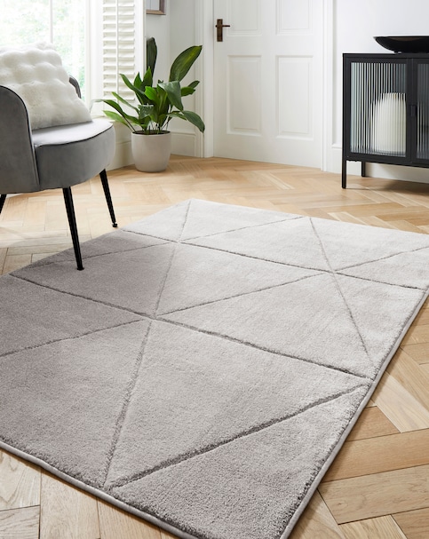 Sara Carved Triangle Rug