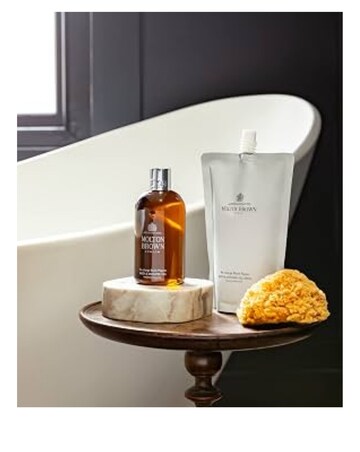 Molton Brown Re- Molton charge Black Pepper Bath & Shower Gel 300ML
