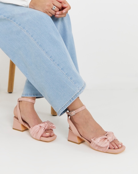 Side Bow Heels Wide Fit