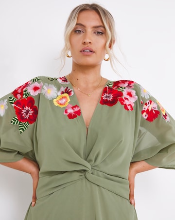 Hope & Ivy Cora Embroidered Maxi Dress