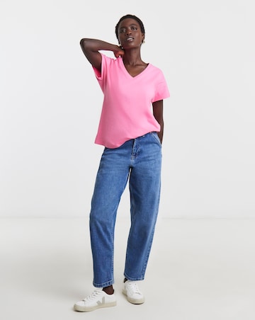 THE V NECK T-SHIRT