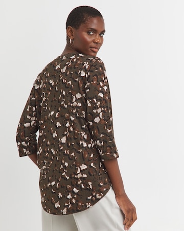 Print 3/4 Sleeve Curved Hem Longline Top