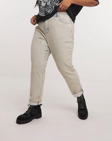 Vintage Wash Slim Mom Jean