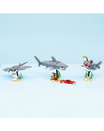 LEGO Creator Fierce Shark with a Treasure Chest