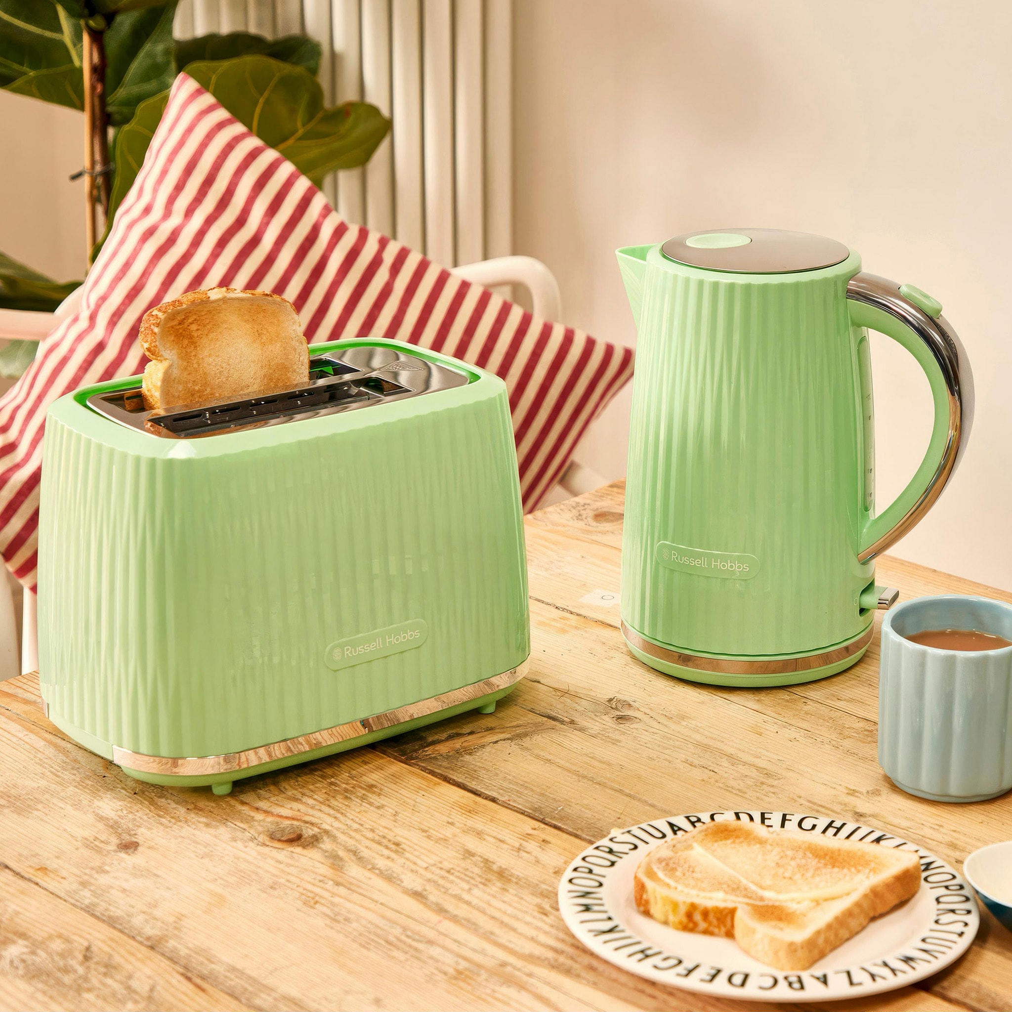 Russell Hobbs Eden Kettle and 2 Slice Toaster Bundle