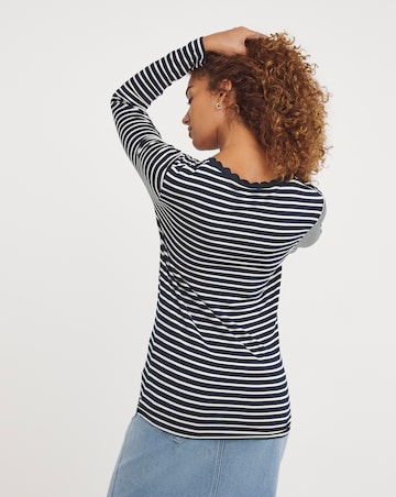 Stripe Scallop Scoop Neck Long Sleeve Top