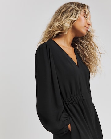 Black Cinched Waist Midi Dress With Pockets