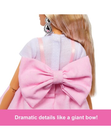 Barbie Deluxe Style Fashion Doll