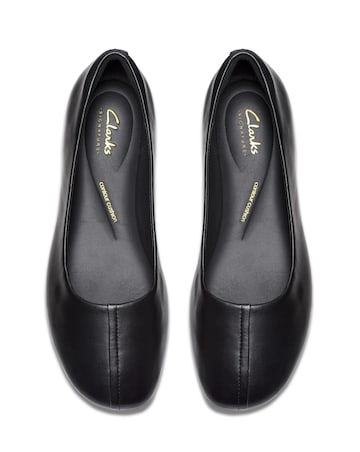Clarks Livia Lily Leather Ballerina Standard Fit