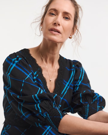 Lace Trim Short Sleeve Dress