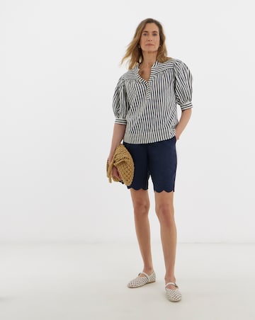 Scallop Edge Linen Mix Short