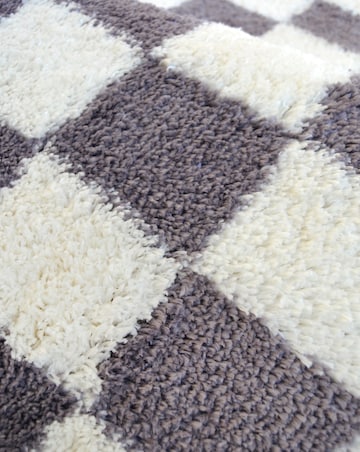 Snug Check Rug