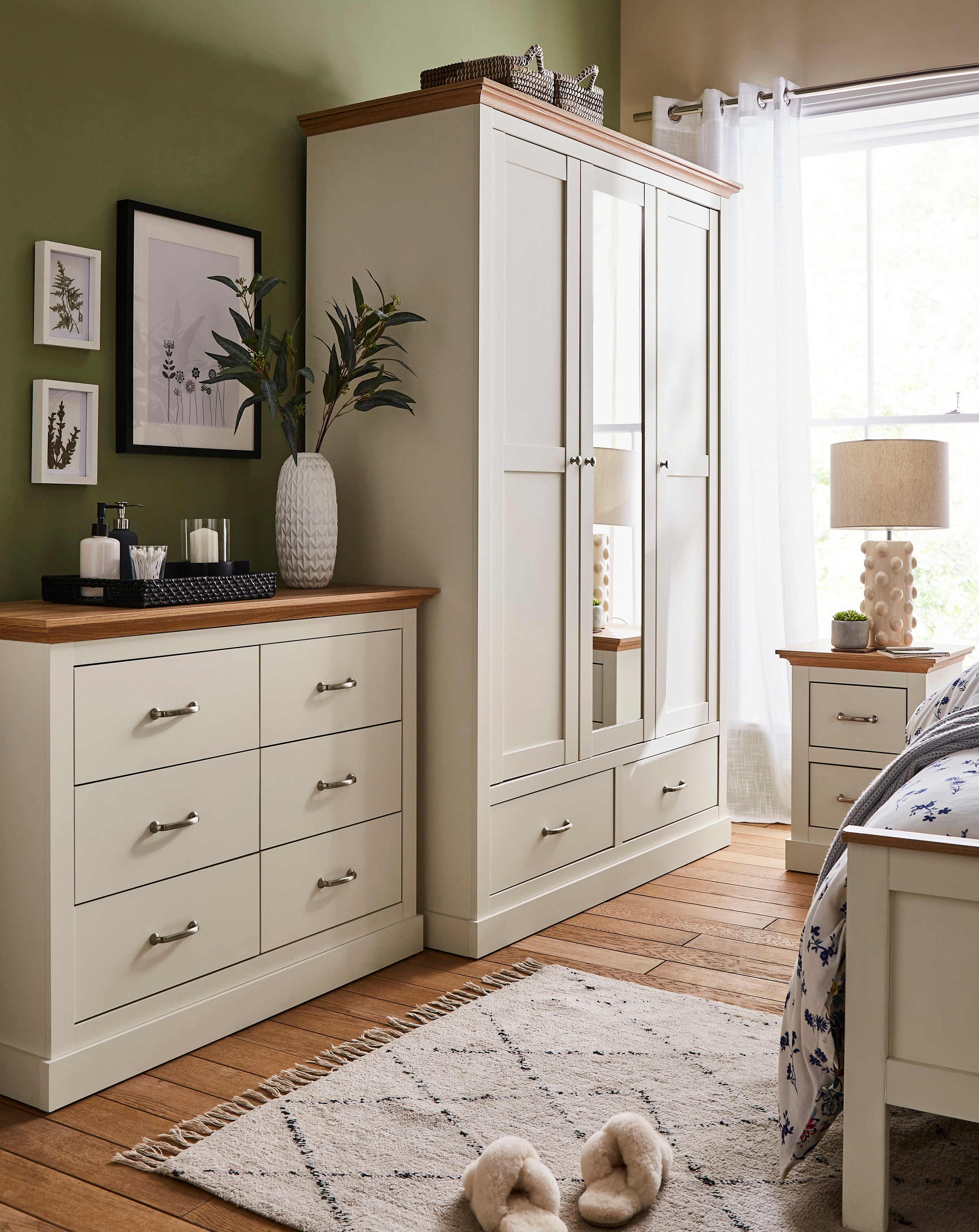 Julipa Ashford 4 Piece Package (2 x Bedside, 6 Drawer Chest, 3