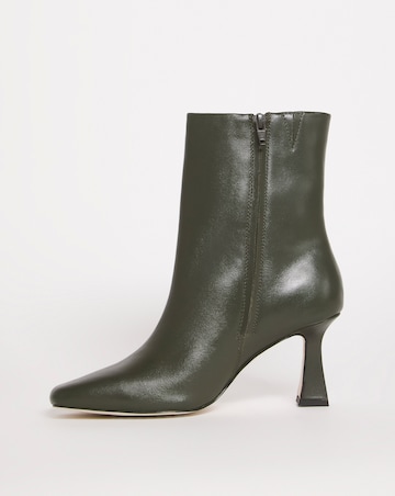 Leather Square Toe Boot EEE Fit