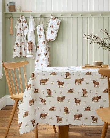 Angus Highland Cow Table Cloth