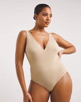 MAGIC Bodyfashion Medium Control Everyday Crossover Thong Body Sand