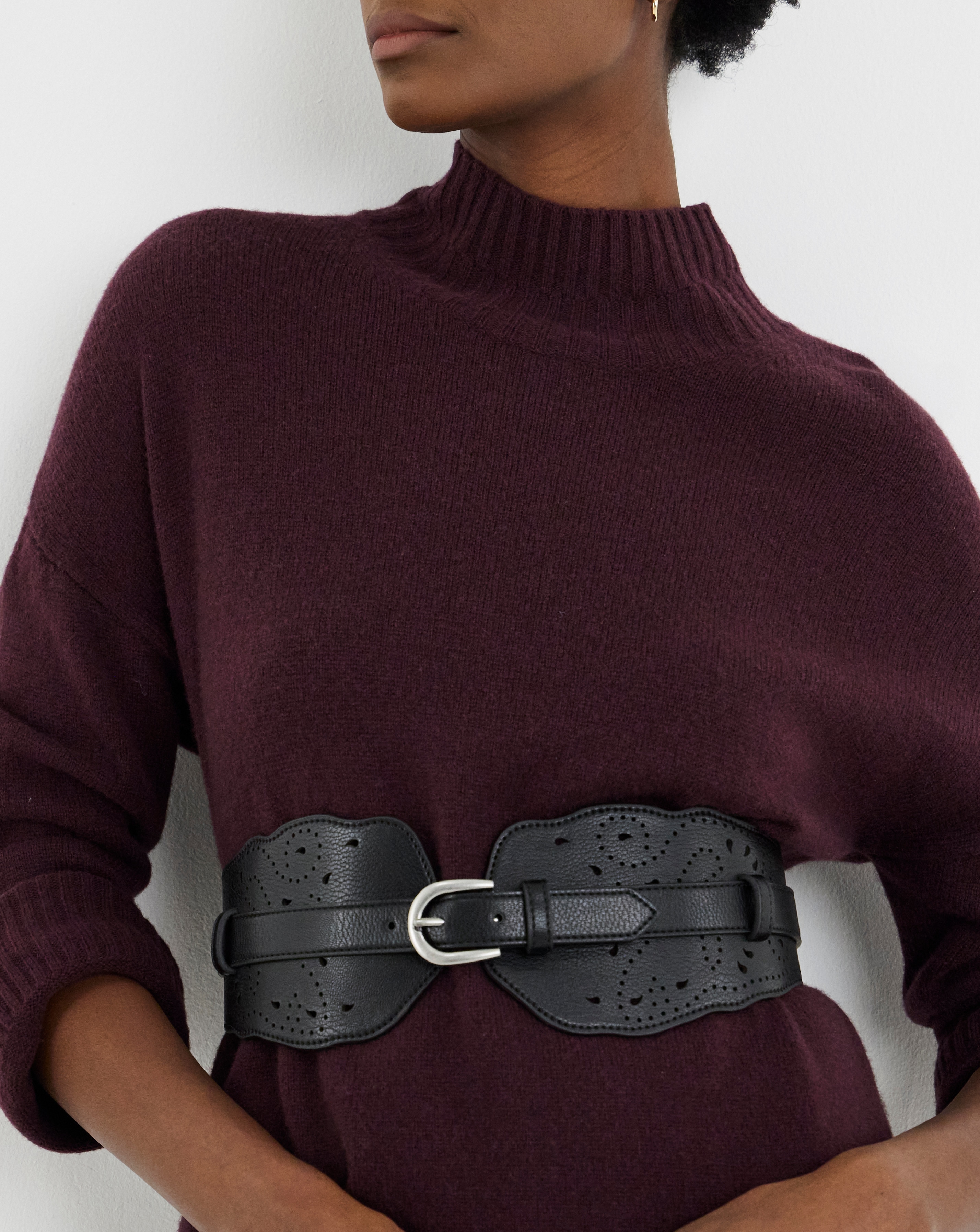 New In - Scalloped Laser Cut Waist Belt