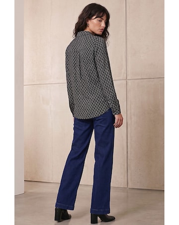 Roman Geometric Puff Print Stretch Shirt