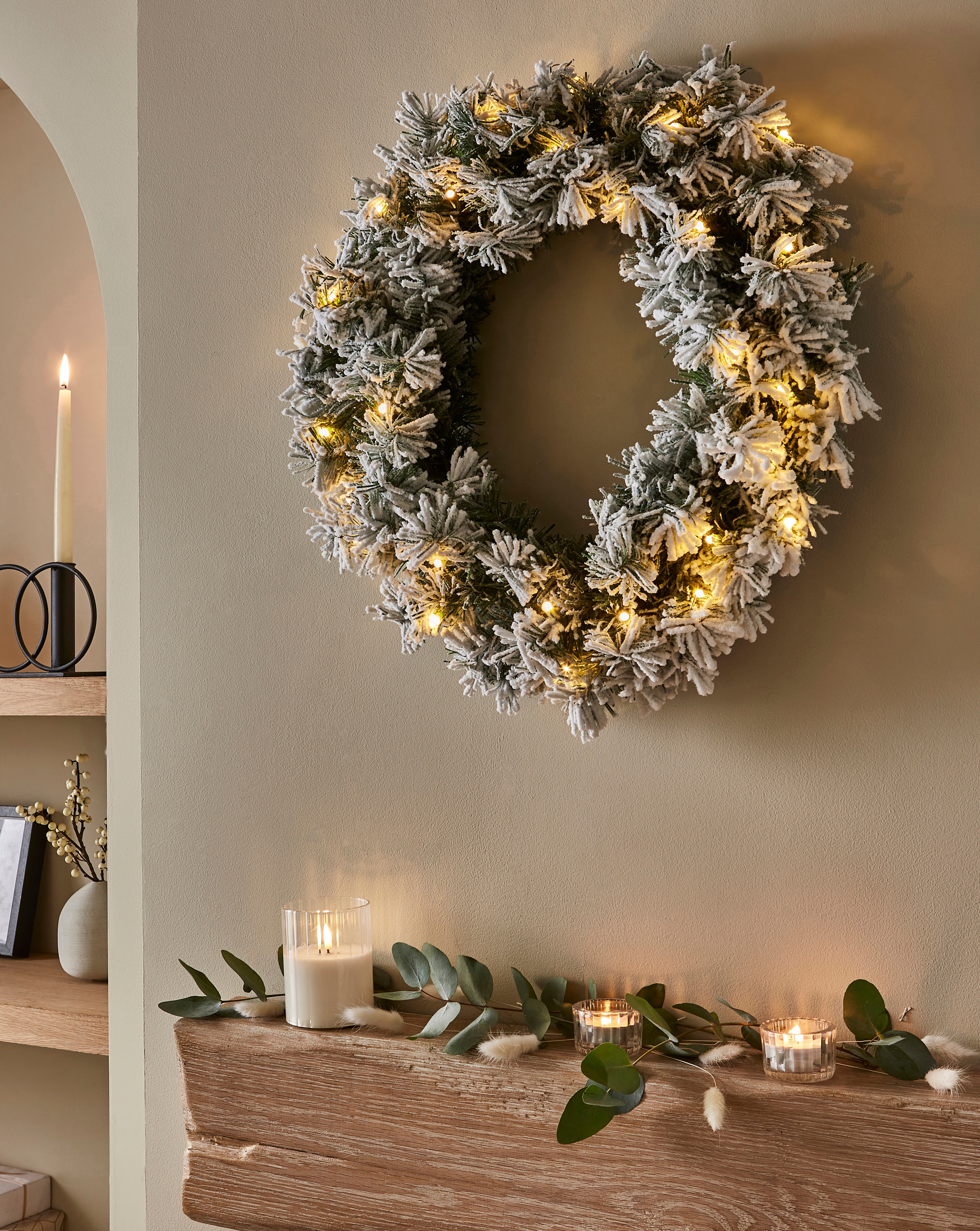 Aspen Pre-Lit Wreath