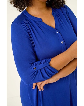 Roman Curve Buttoned Stretch Top