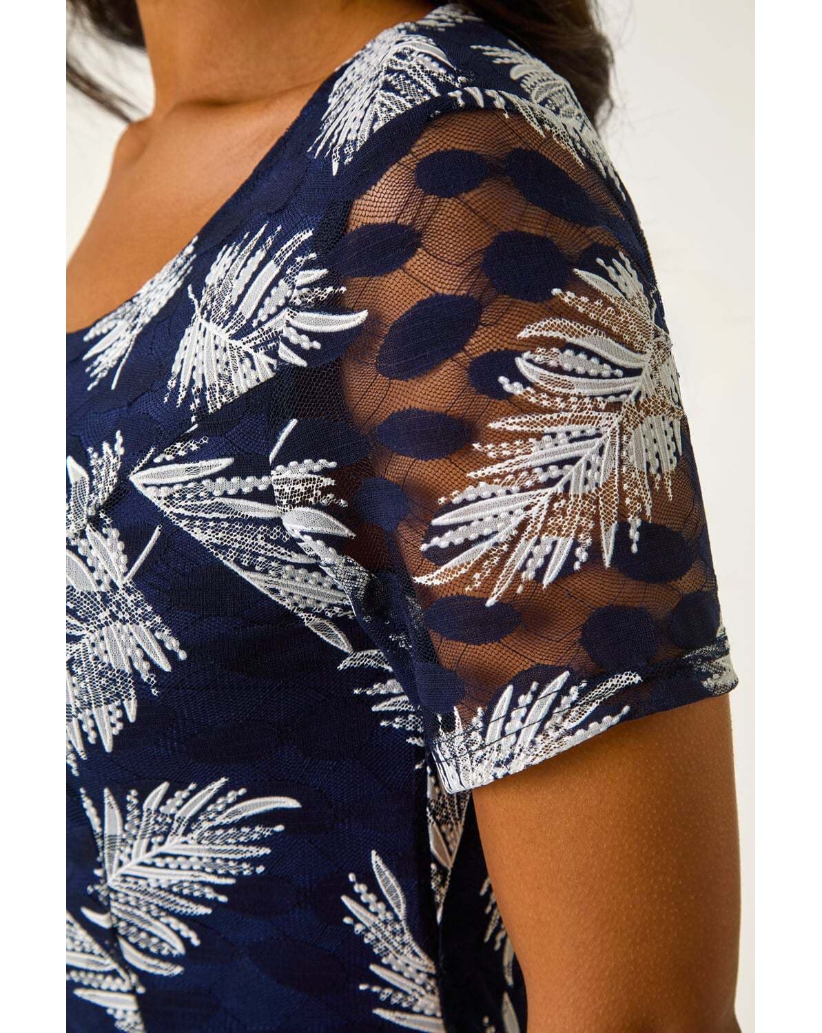 Roman Leaf Print Lace Stretch Dress