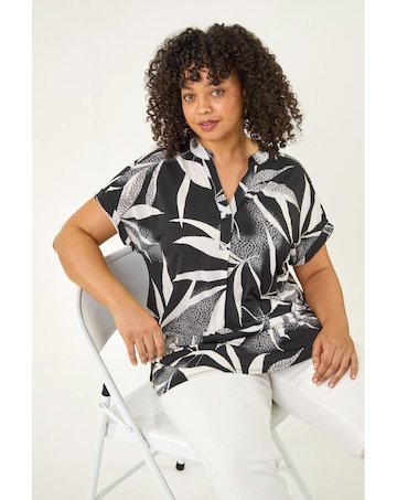 Roman Curve Leaf Print Textured Shirt