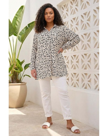 Roman Curve Floral Textured Blouse