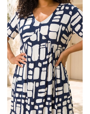 Roman Curve Print Tiered V-Neck Dress
