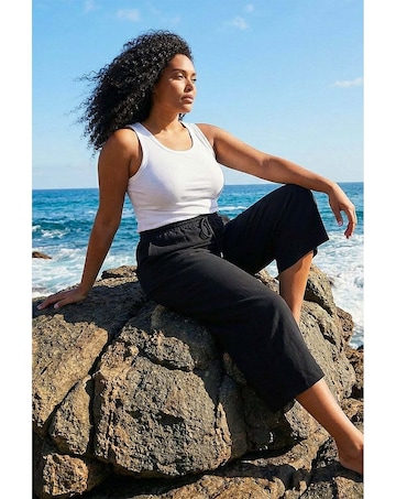 Roman Curve Linen Blend Cropped Trousers