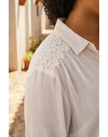 Roman Curve Lace Detail Crinkle Blouse