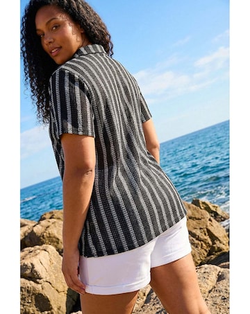 Roman Curve Stripe Collared Knit Top