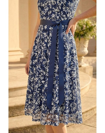 Roman Heart Print Lace Stretch Dress