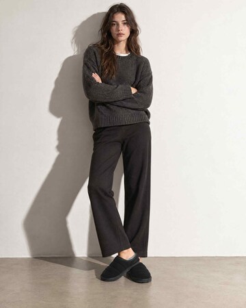 EVERAU Jaeger Low Ankle Slippers in Black