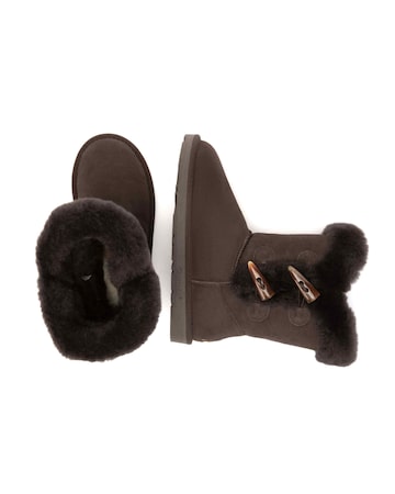 EVERAU Stork Horn Toggle button Short Boots in Chocolate
