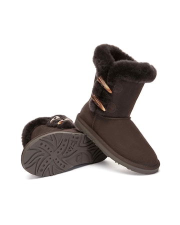 EVERAU Stork Horn Toggle button Short Boots in Chocolate