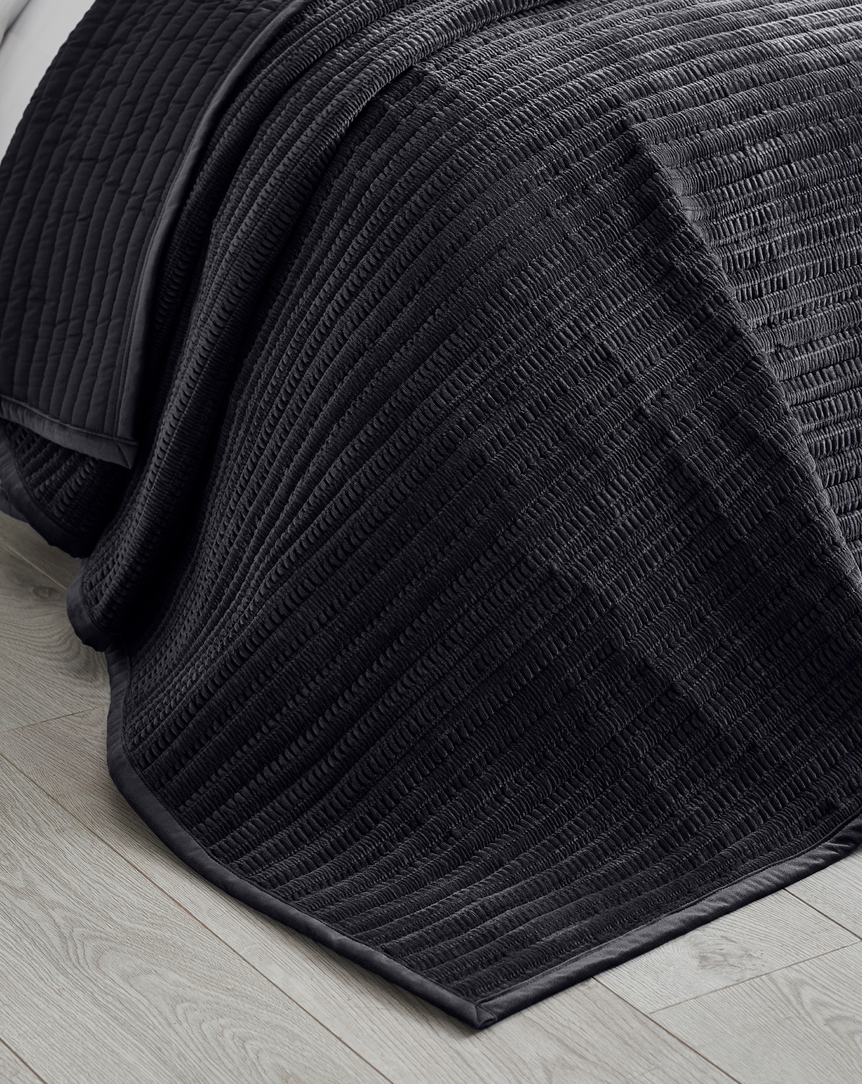 Catherine Lansfield Pinsonic Bedspread