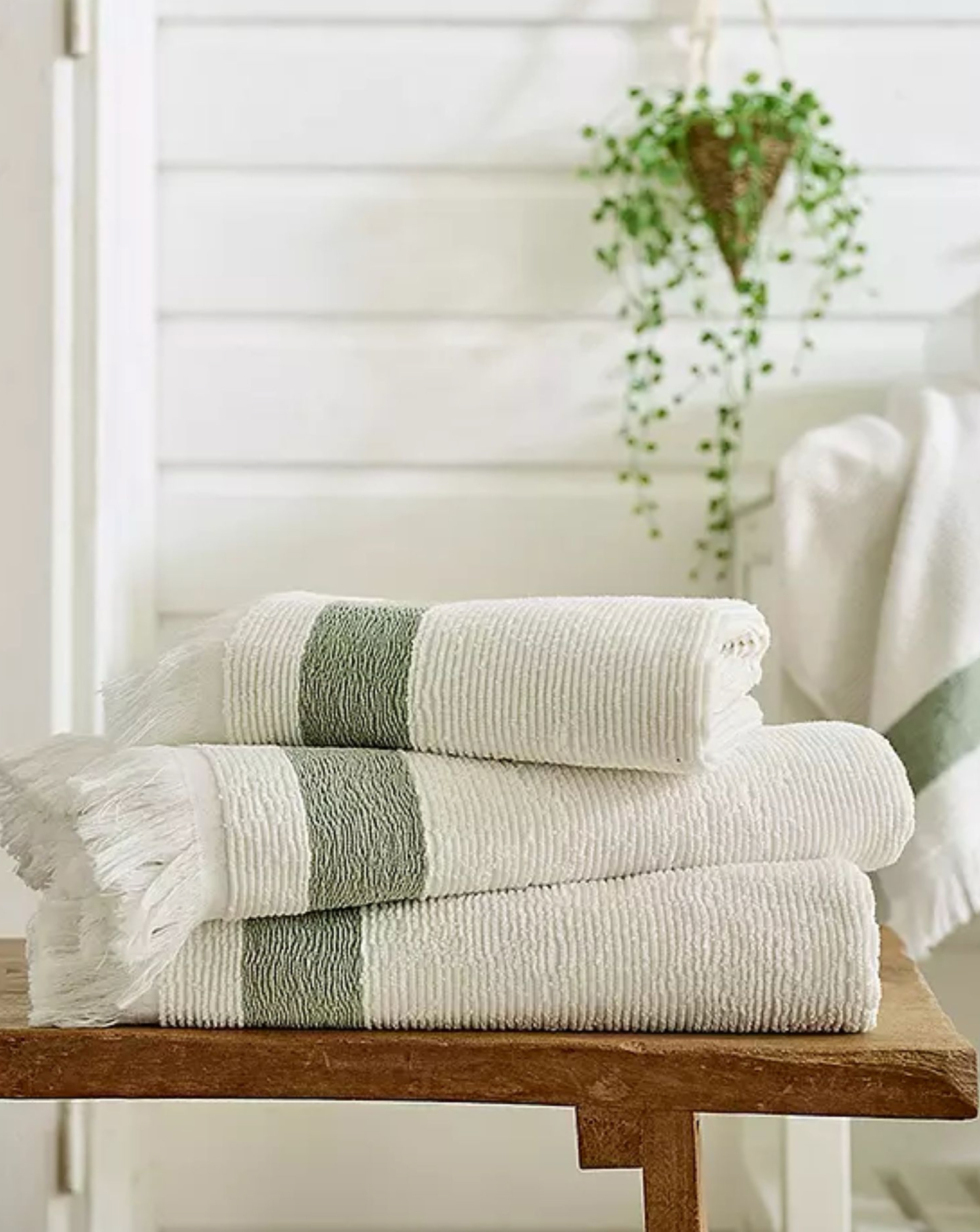 New In - Oakwood Ridge Textured Fringed Towel