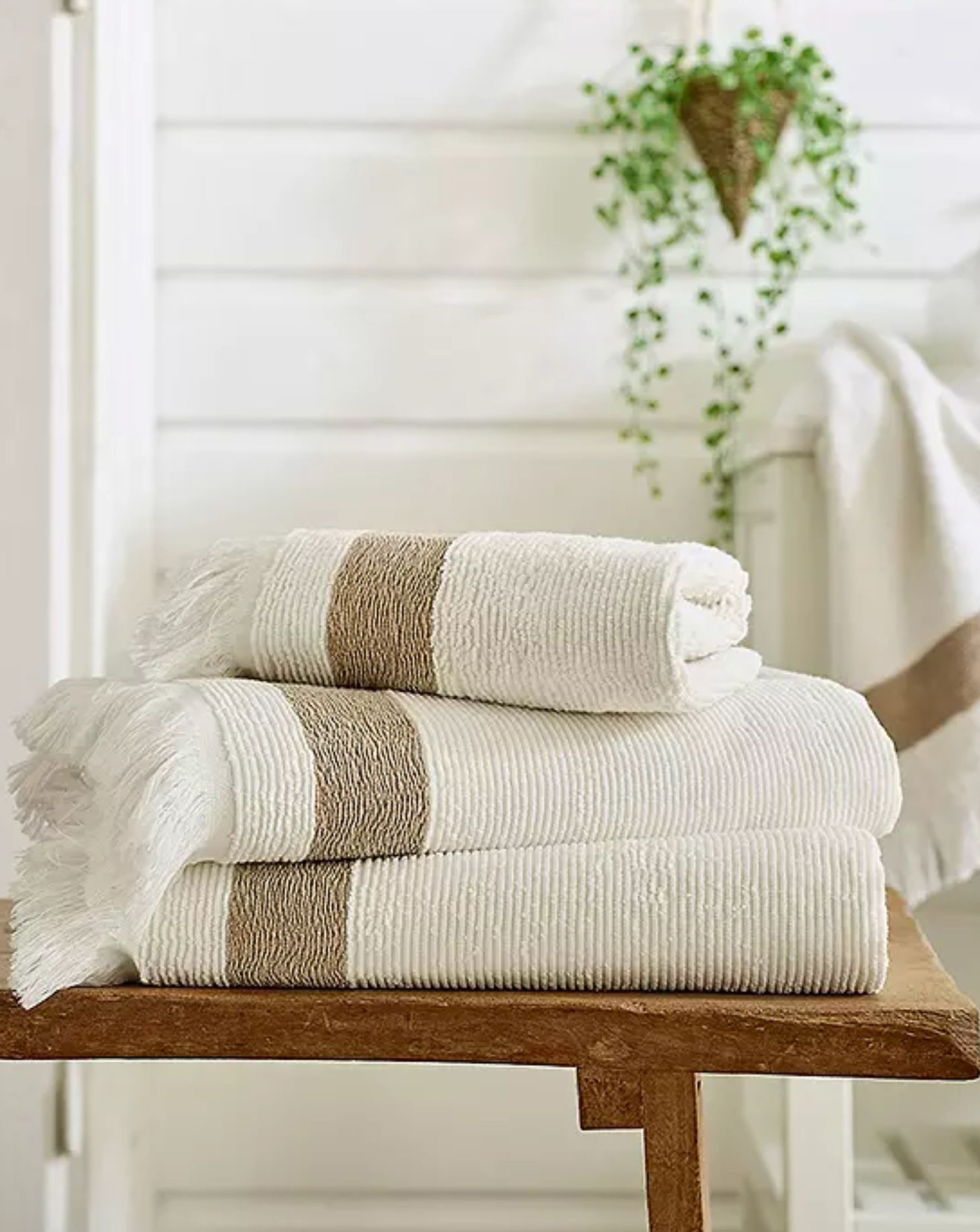 New In - Oakwood Ridge Textured Fringed Towel