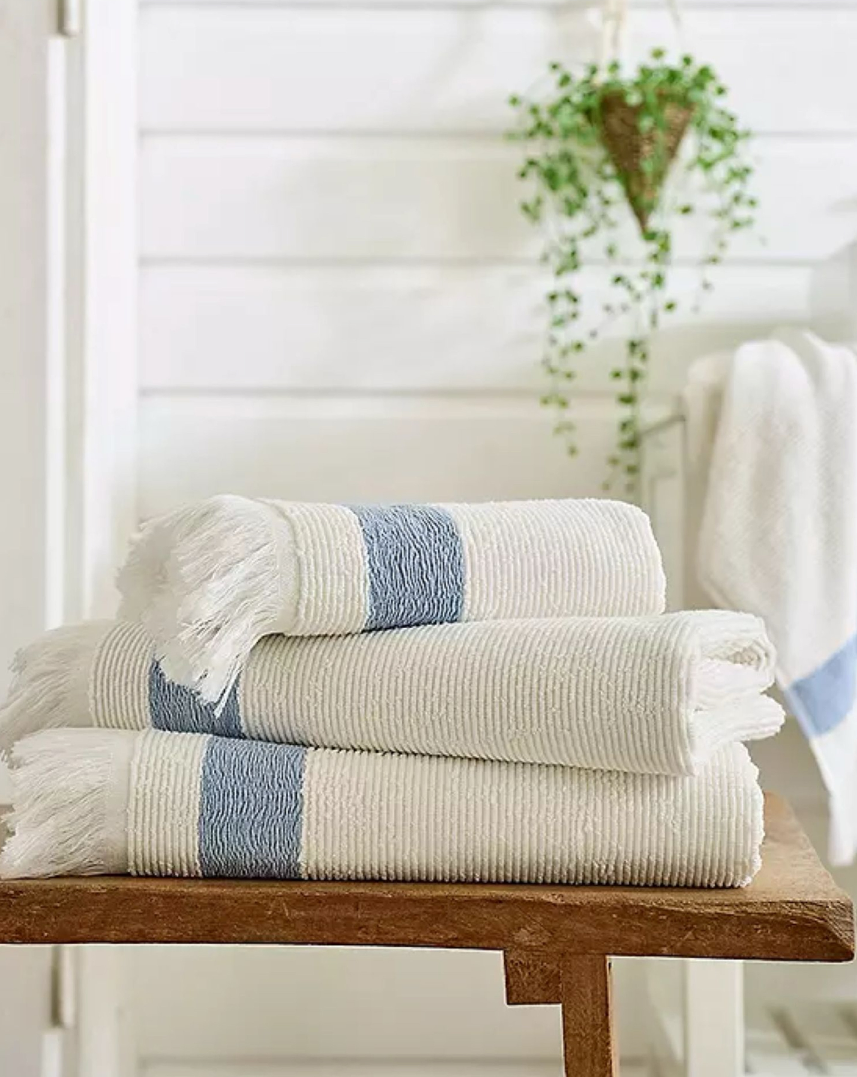 New In - Oakwood Ridge Textured Fringed Towel