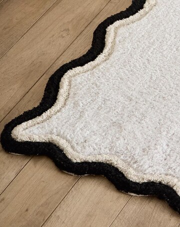 Scalloped Bath Mat - Monochrome