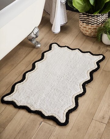 Scalloped Bath Mat - Monochrome