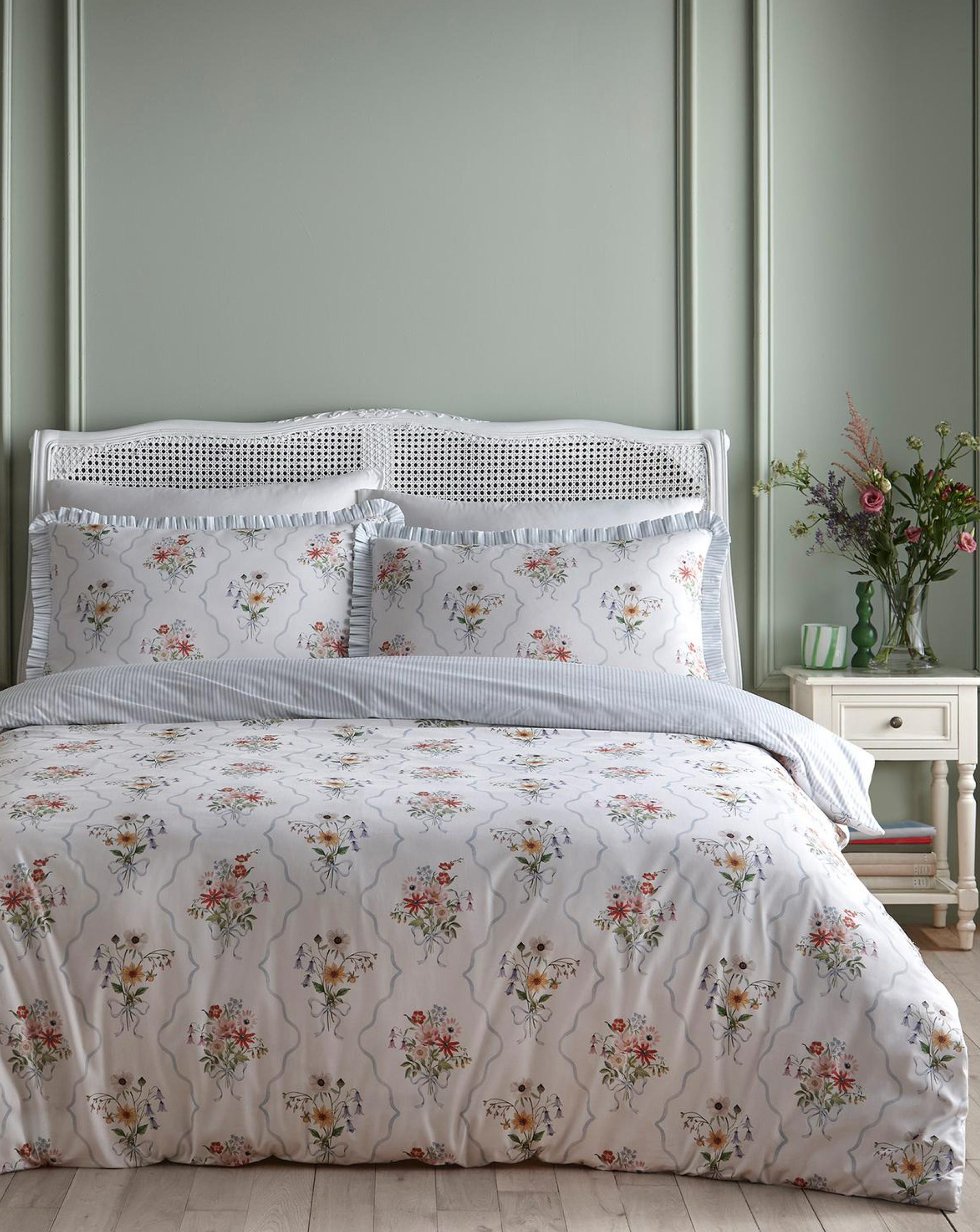 New In - Appletree Floral Bouquet Duvet Cover Set