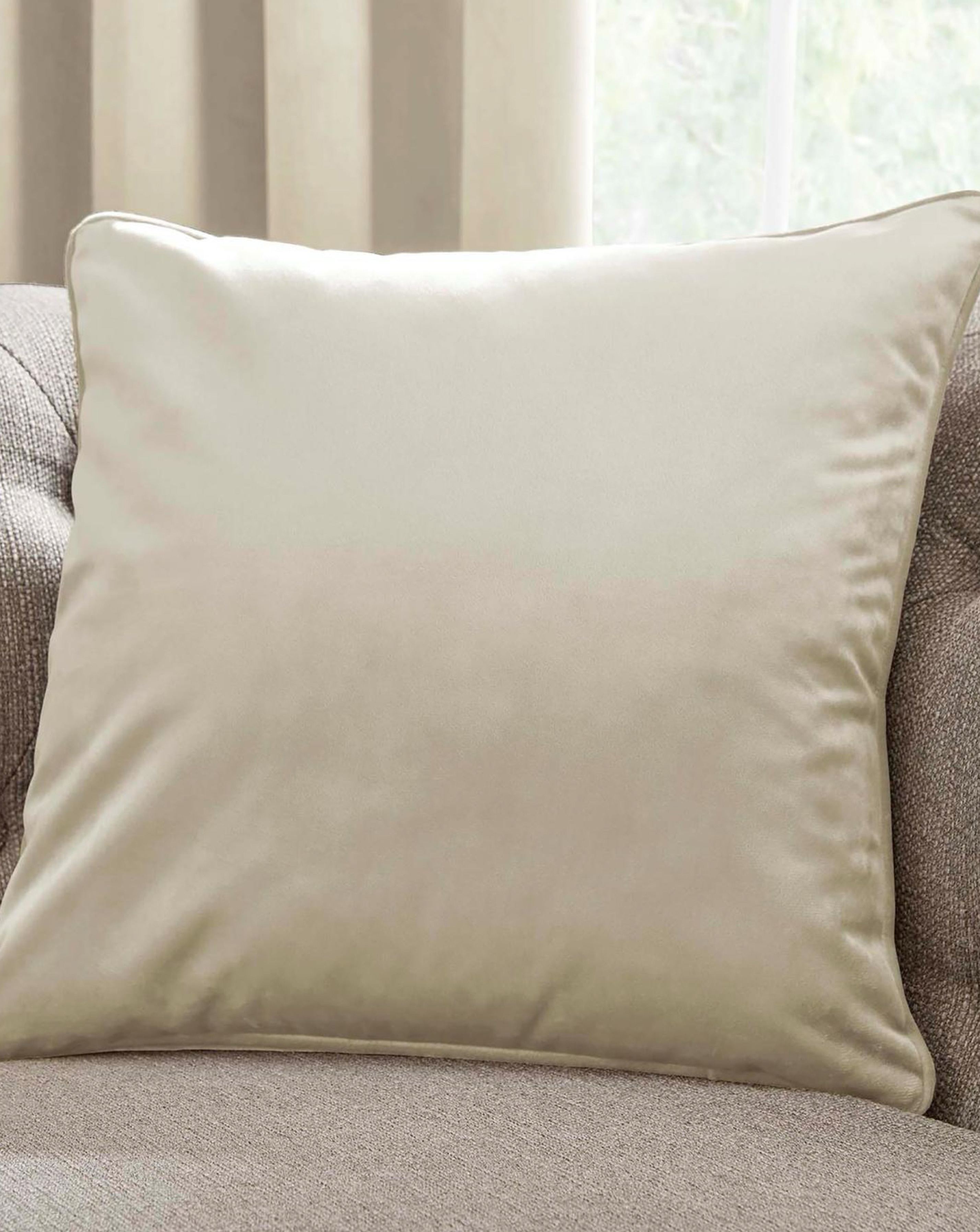 New In - Laurence Bowen Montrose Filled Cushion