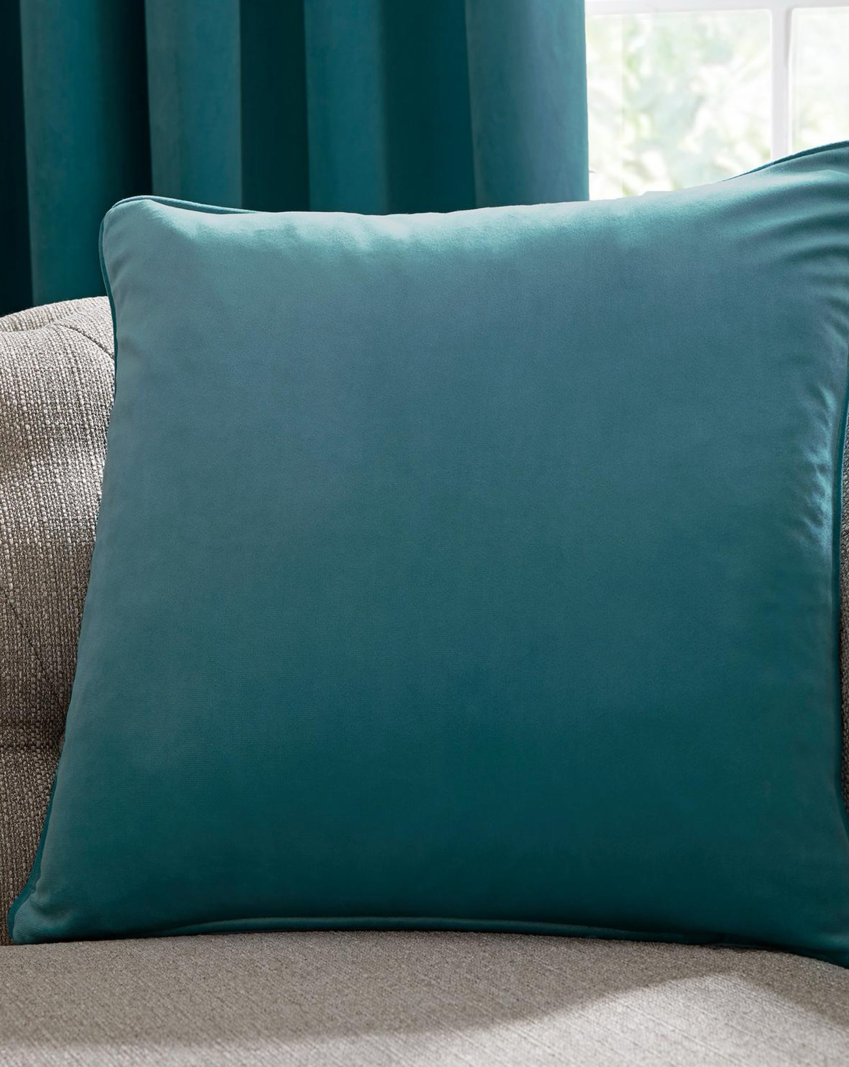 New In - Laurence Bowen Montrose Filled Cushion