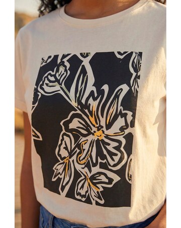 Roman Floral Graphic T-shirt