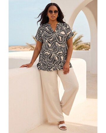 Roman Curve Textured Print Stretch Top