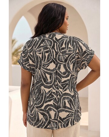 Roman Curve Textured Print Stretch Top
