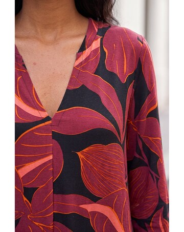 Roman Floral V-Neck Stretch Top