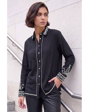 Roman Contrast Embroidered Collar Shirt