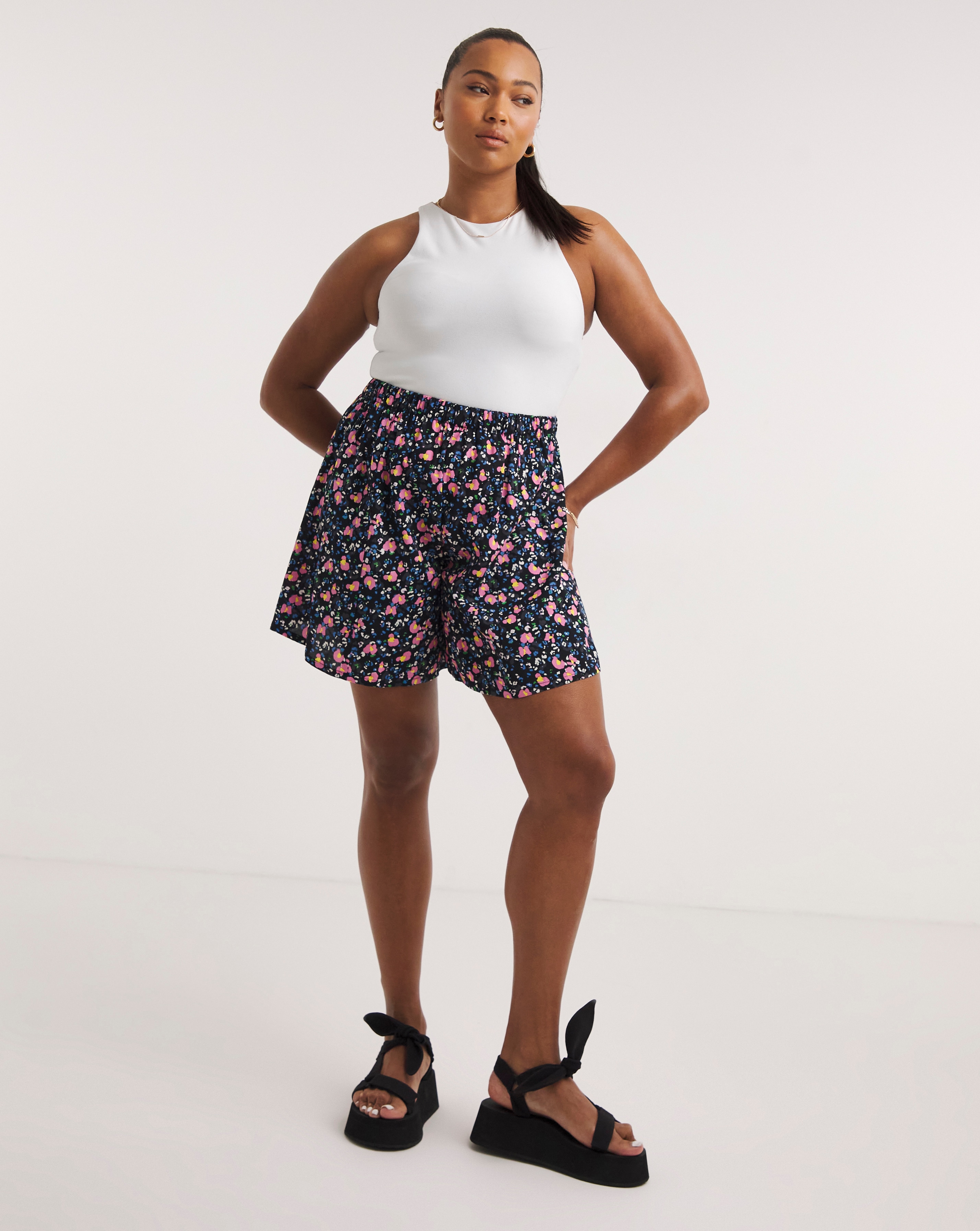 Ditsy Relaxed Woven Flippy Short